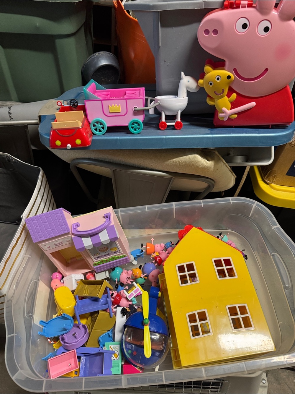 Peppa Pig Multicolor Playset with Yellow House and Pink Wagon